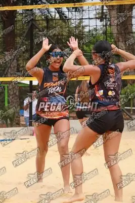 Foto de Gabriela y Maria Bedoya
