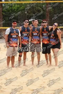 Foto de SURVIVES